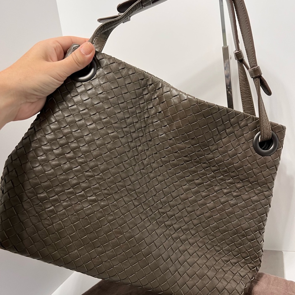 Bottega Veneta Garda Medium Intrecciato Bag - Picture 9 of 9